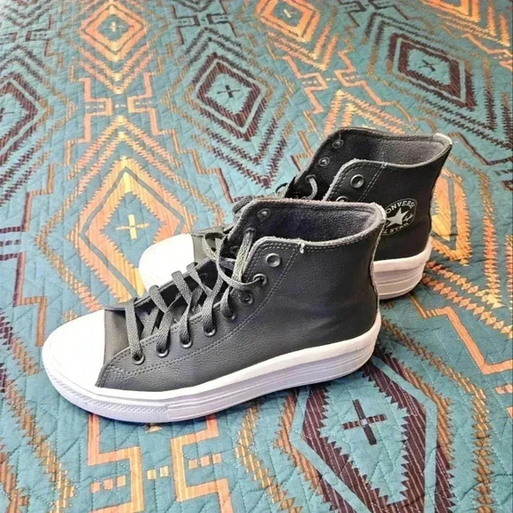 Like new Woman's Chuck Taylor‎ All Star - Picture 5 of 8